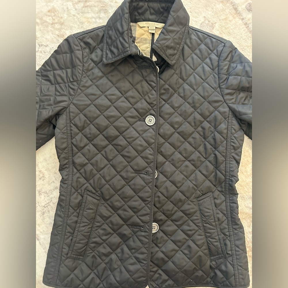 Women’s Burberry coat. Size M. Great condition. Worn a few times.